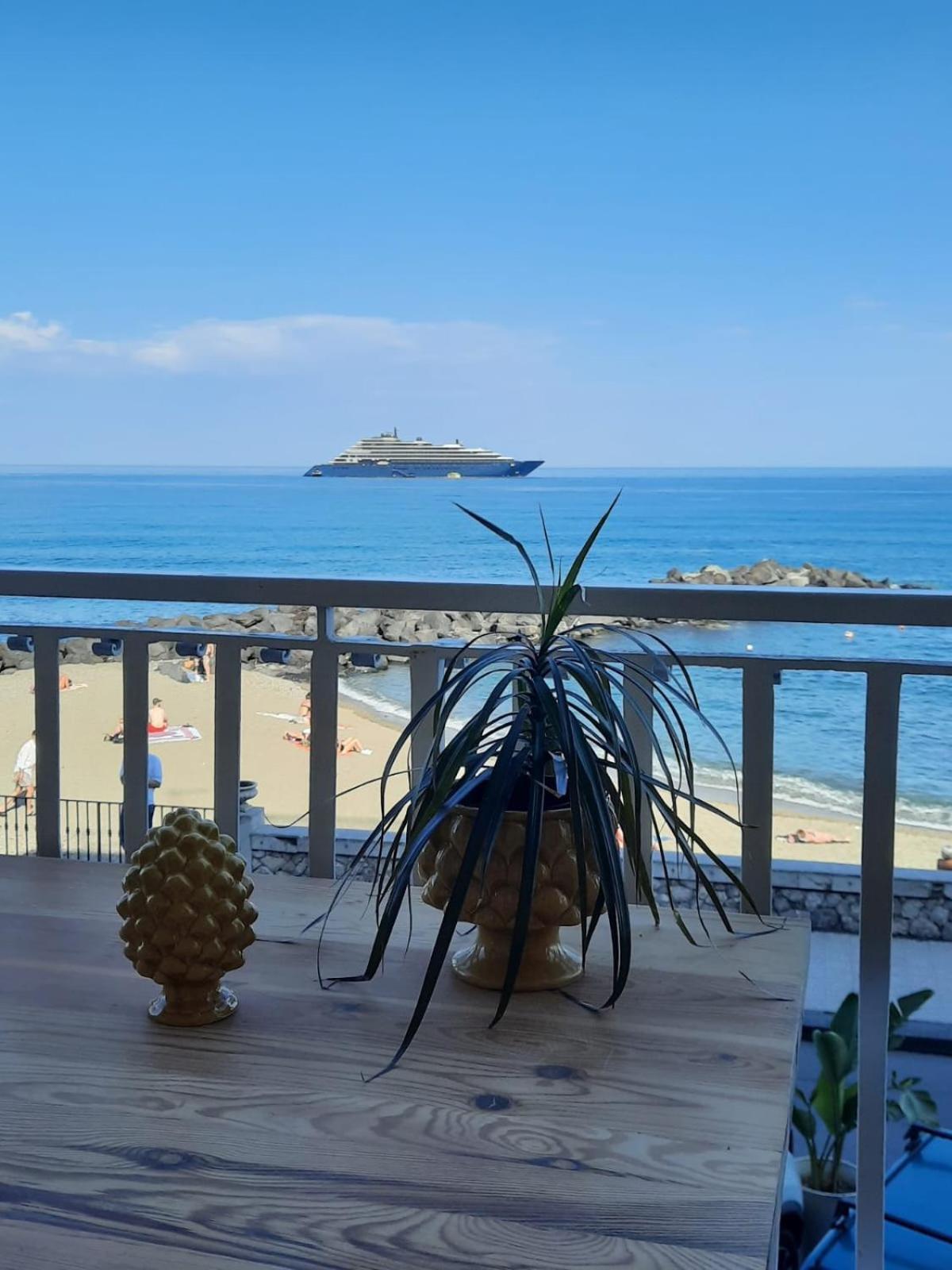 Апартаменты Arcadia Golden Bay Джардини-Наксос Экстерьер фото