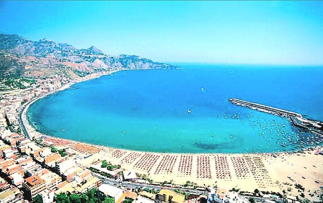 Апартаменты Arcadia Golden Bay Джардини-Наксос Экстерьер фото